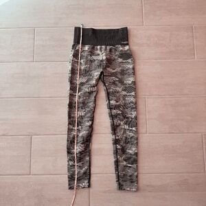 Reebok Leggings Gray Scale Camo Print Crossfit Tights Fitness Workout Stretch M